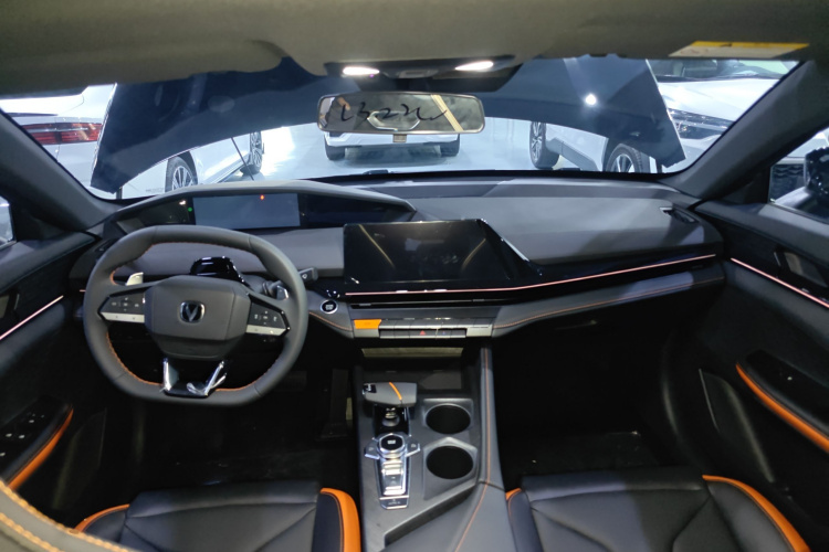 Changan UNI-V 2025 car image #10