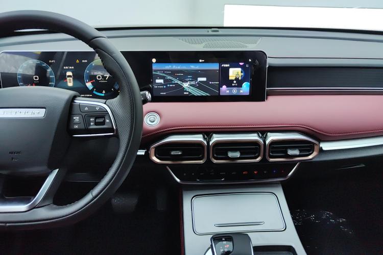 X70 PLUS 2024 car image #10