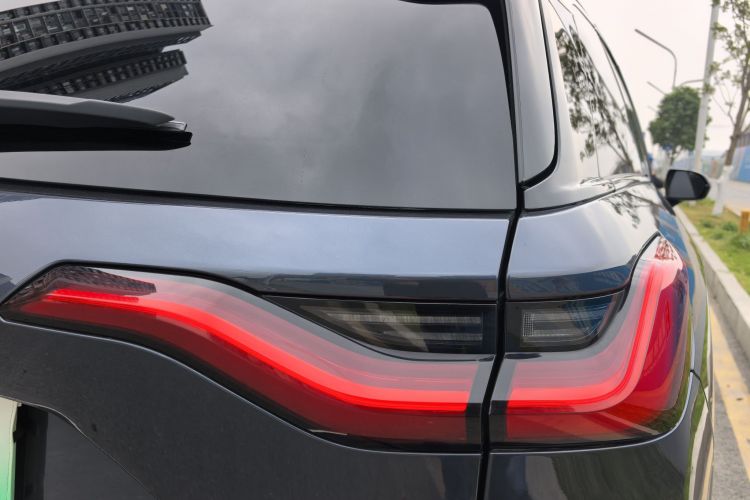 NIO ES8 2021 car image #10