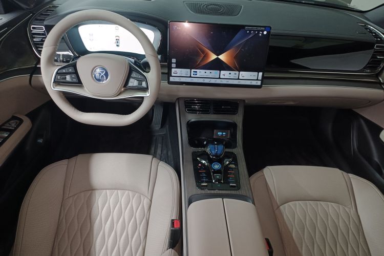 BYD Han 2025 car image #10