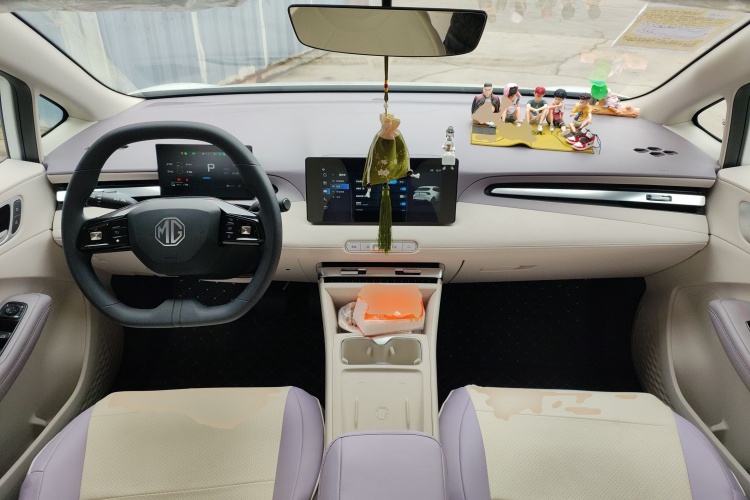 MG 4 EV 2025 car image #10