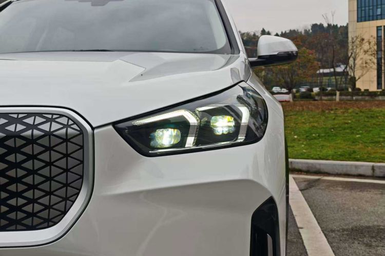 BMW iX1 2025 #10 BMW iX1 2025 صورة سيارة #10