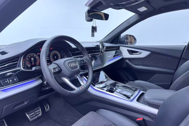Audi Q8 2019 car image #10