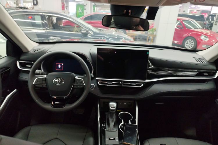 Toyota Highlander 2025 car image #10