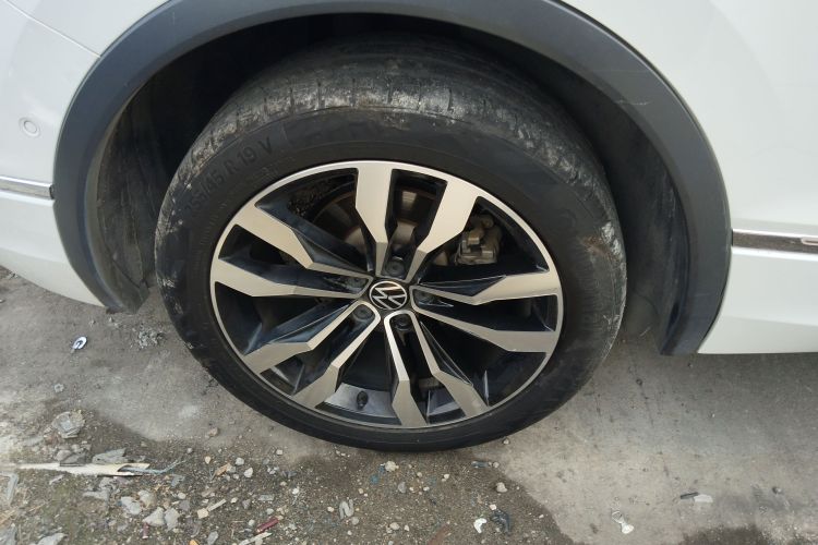 Volkswagen Tiguan L 2021 car image #10