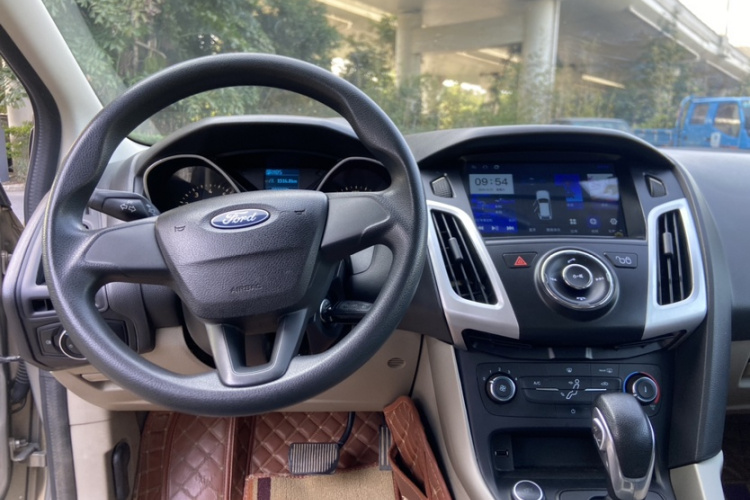 Ford Focus 2018 car image #10