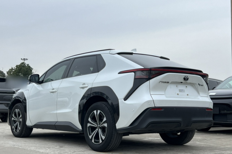 Toyota bZ4X 2022 immagine di auto #10