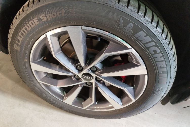 Audi Q5L 2025 car image #10