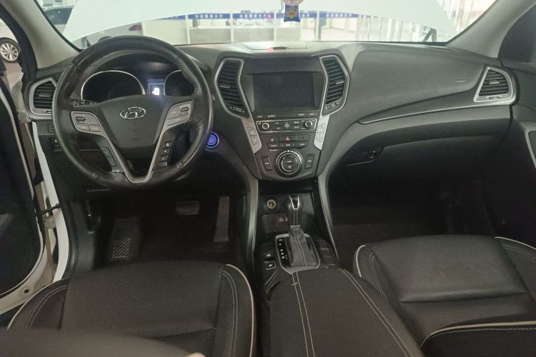 Hyundai Santa Fe 2017 #10 Hyundai Santa Fe 2017 car image #10