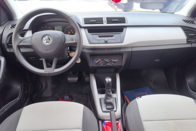 Skoda Fabia 2015 car image #10