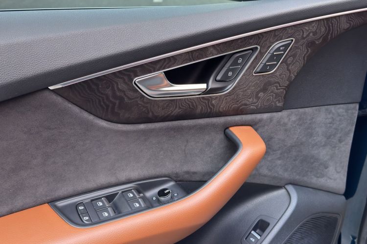 Audi Q8 2020 car image #10