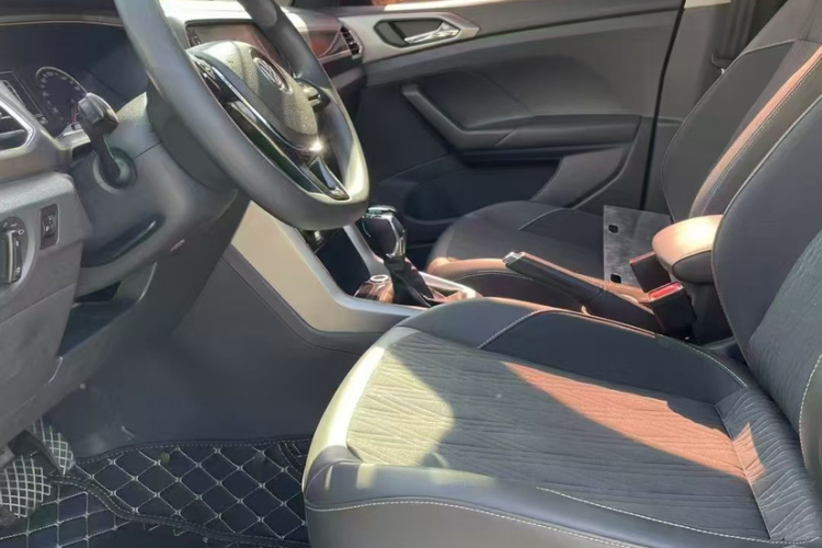 Volkswagen T-Cross 2019 car image #10
