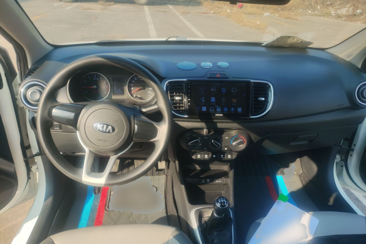 Kia 2019 car image #10