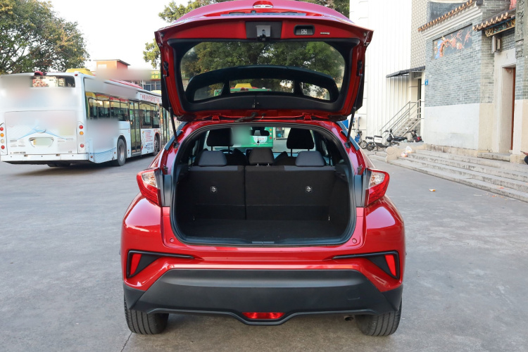 Toyota C-HR 2018 car image #10