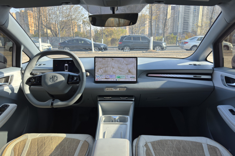 MG 4 EV 2025 car image #10