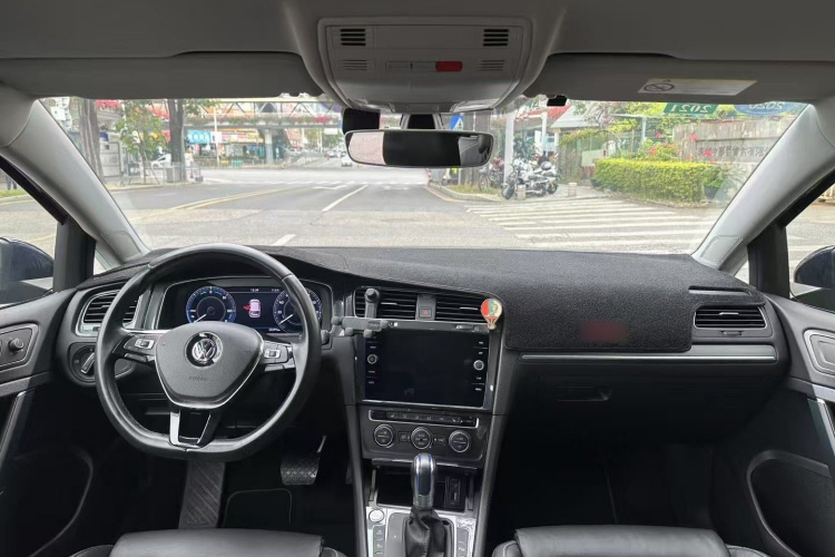 Volkswagen Golf New Energy (Imported) 2019 صورة سيارة #10