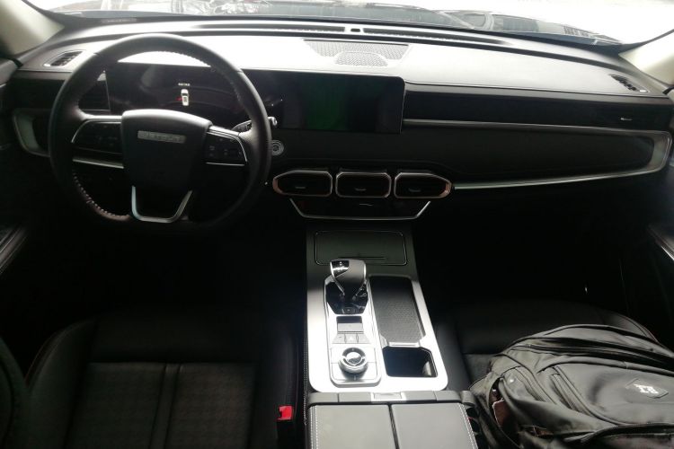 X70 PLUS 2025 car image #10