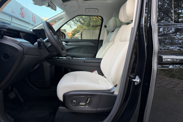 极氪 极氪009 2024 汽车图片 #10