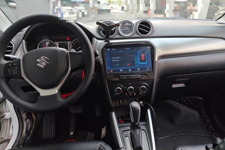 Suzuki Vitara 2016 car image #10