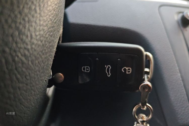 Skoda Rapid 2018 car image #10