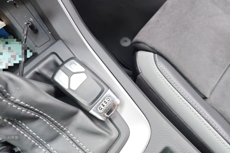Audi Q3 2020 car image #10