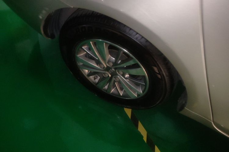 GEELY Emgrand 2019 car image #10