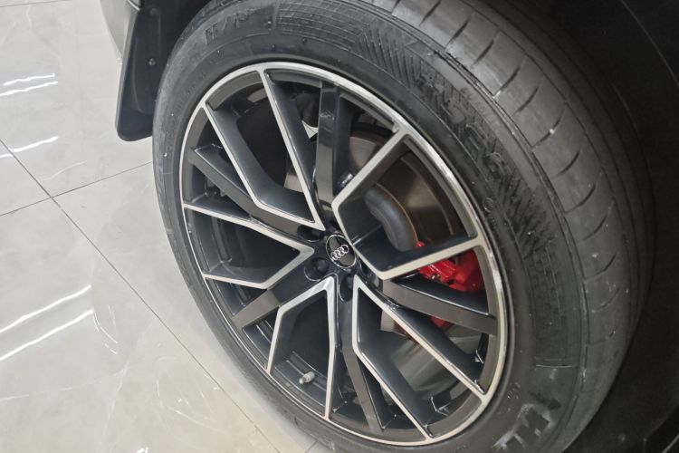 Audi Q8 2020 car image #10