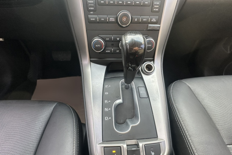 Chevrolet Captiva 2015 car image #10