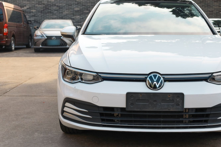 Volkswagen Golf 2023 car image #10