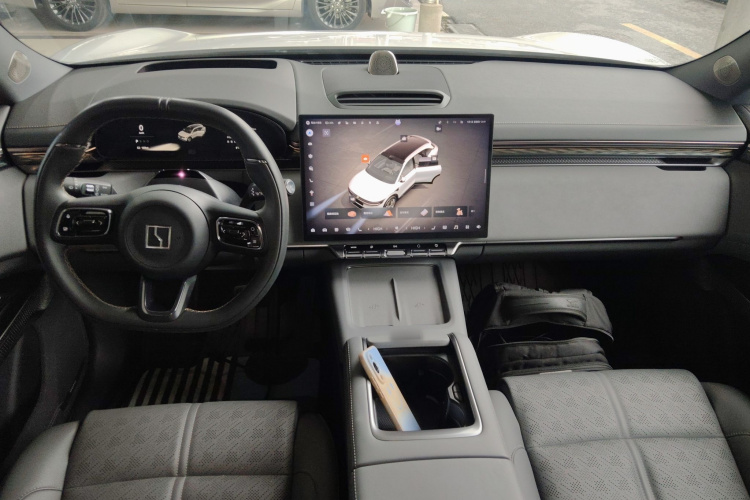 Zeekr 7X 2024 car image #10