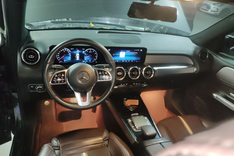 Mercedes-Benz GLB Class 2023 immagine di auto #10