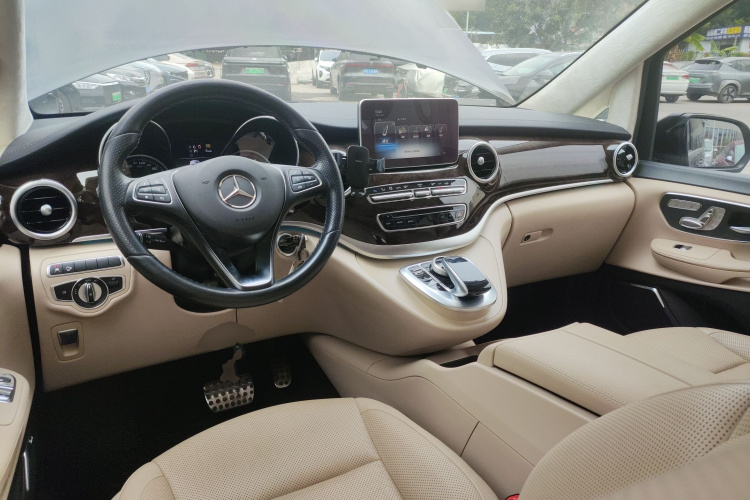 Mercedes-Benz V Class 2020 car image #10