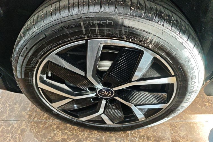BYD SongL DM-i 2025 car image #10