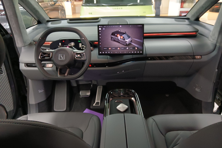 极氪 极氪MIX 2024 汽车图片 #10