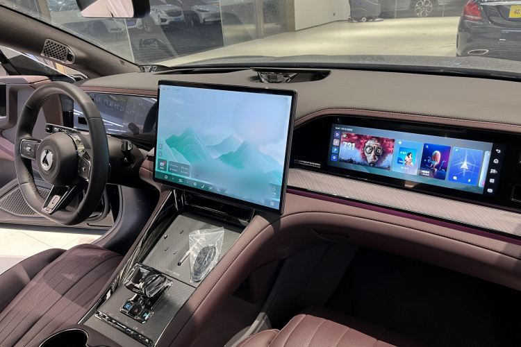 Denza Z9GT 2024 car image #10