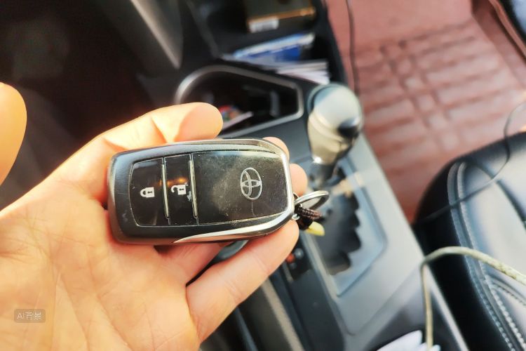 Toyota RAV4 2018 car image #10