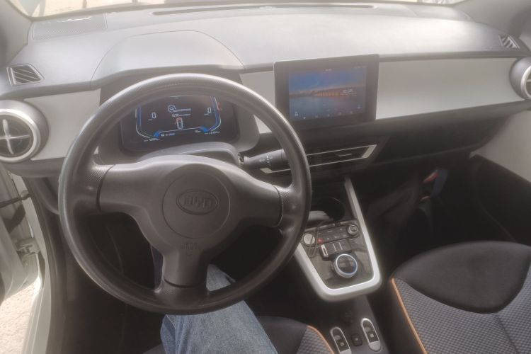 BYD e1 2021 car image #10