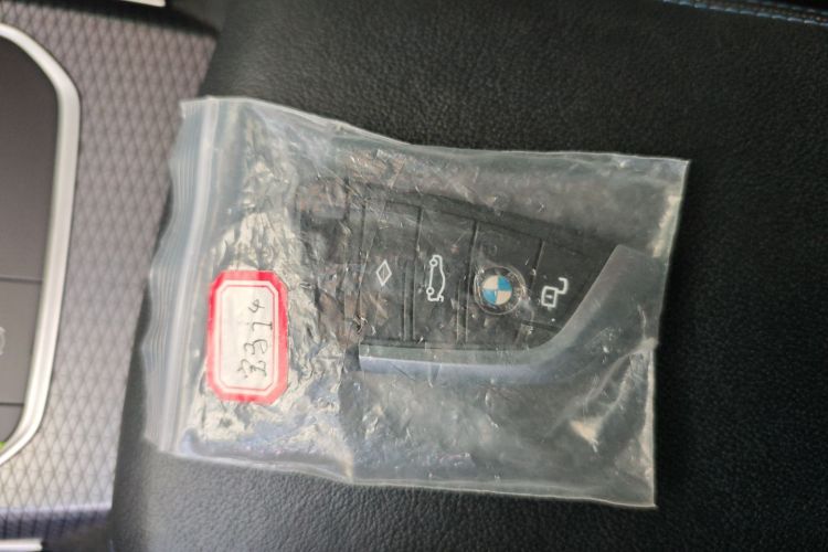 BMW i4 2023 image de voiture #10