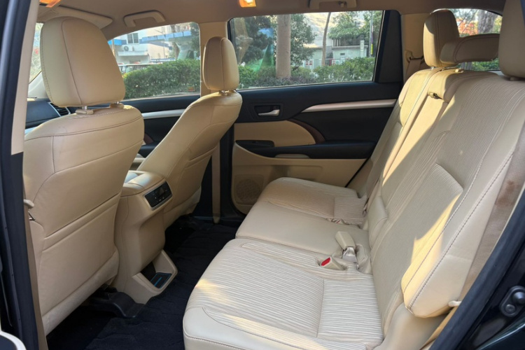 Toyota Highlander 2016 car image #10