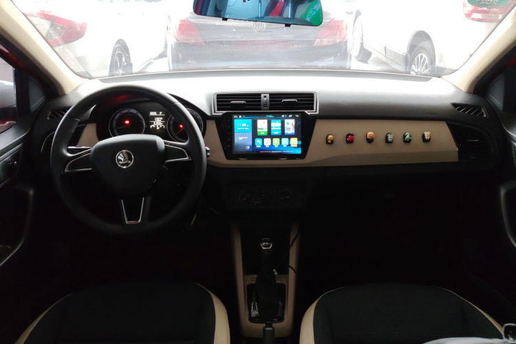Skoda Fabia 2017 car image #10
