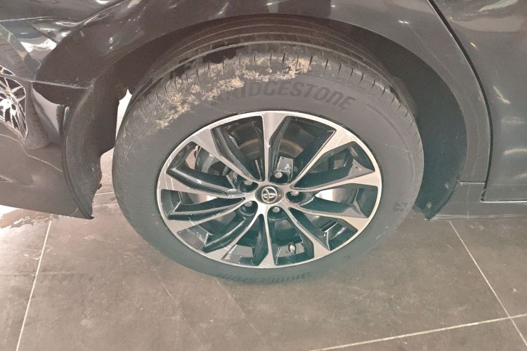 Toyota Avalon 2023 car image #10