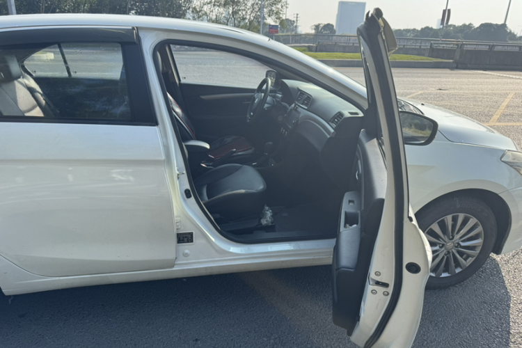 Suzuki 2015 car image #10
