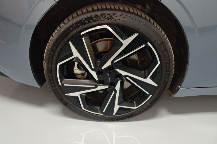 Lynk & Co 2024 car image #10