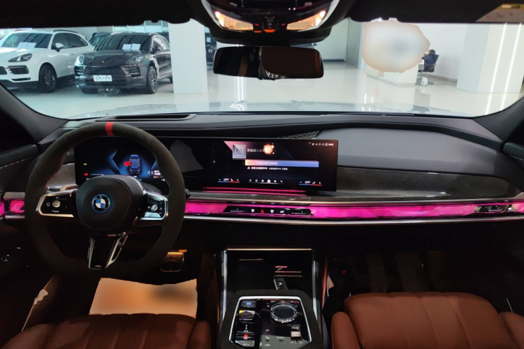 BMW i7 2025 car image #10