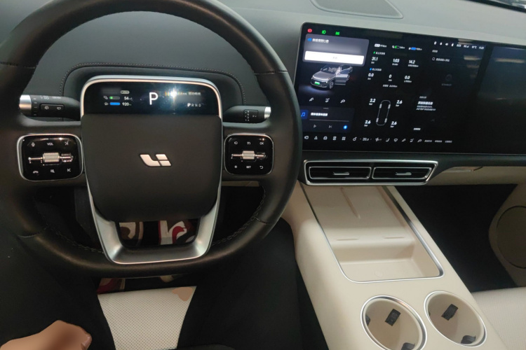 Li L9 2024 صورة سيارة #10