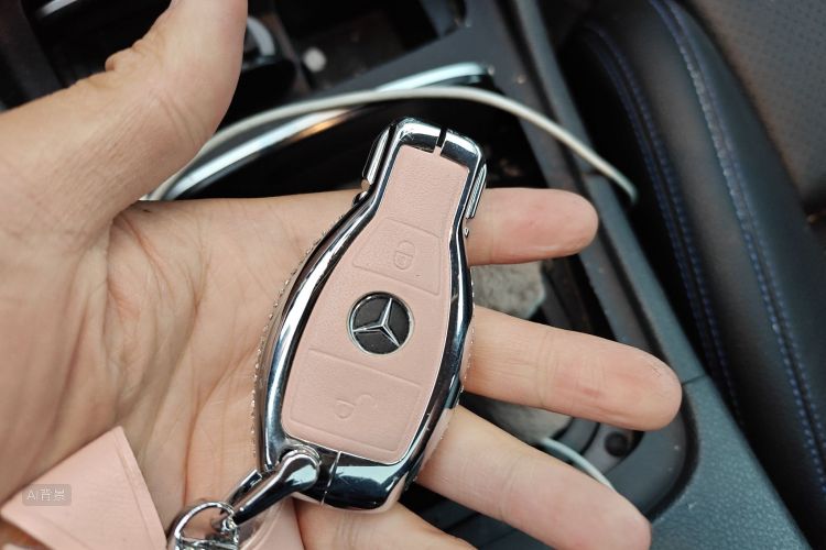 Mercedes-Benz GLA Class 2019 car image #10