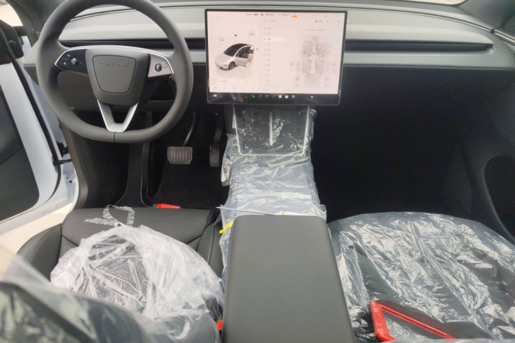 特斯拉 Model Y L 2025 汽车图片 #10
