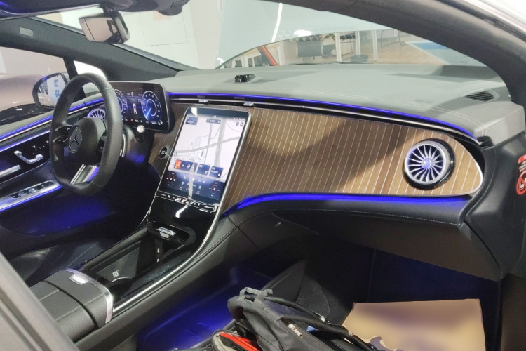 Mercedes-Benz EQE Class 2024 #10 Mercedes-Benz EQE Class 2024 car image #10