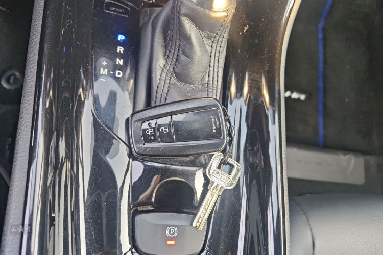 Toyota C-HR 2020 car image #10