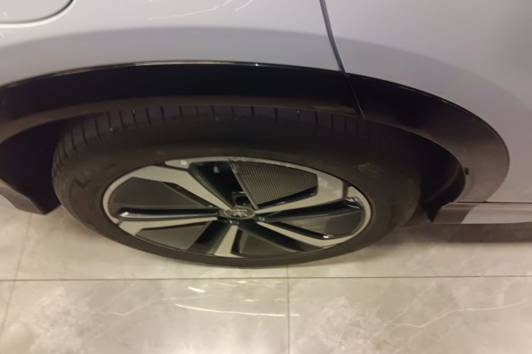 BYD SongL EV 2025 #10 BYD SongL EV 2025 car image #10